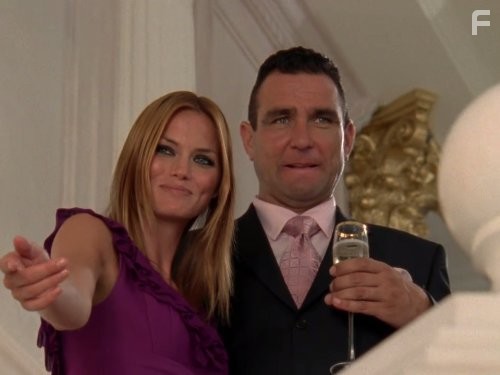 Vinnie Jones and Mini Anden in Чак (2007)