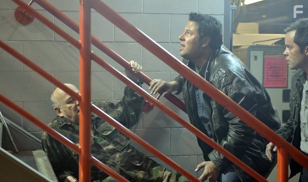 Greg Grunberg and Neil Grayston in Апокалипсис (2013)