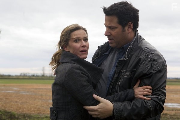 Caroline Cave and Greg Grunberg in Апокалипсис (2013)