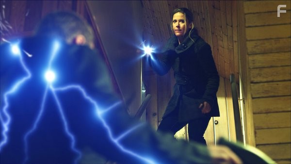 Caroline Cave in Апокалипсис (2013)