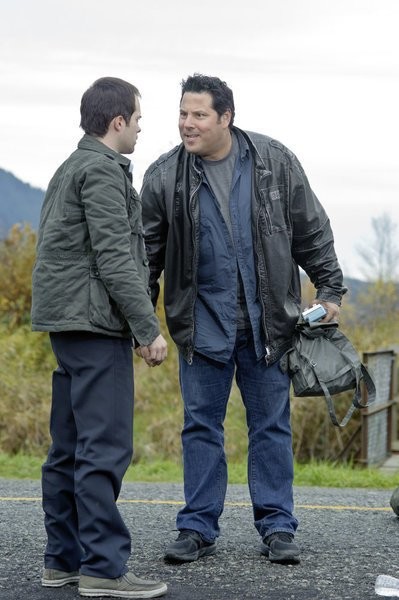 Greg Grunberg and Neil Grayston in Апокалипсис (2013)
