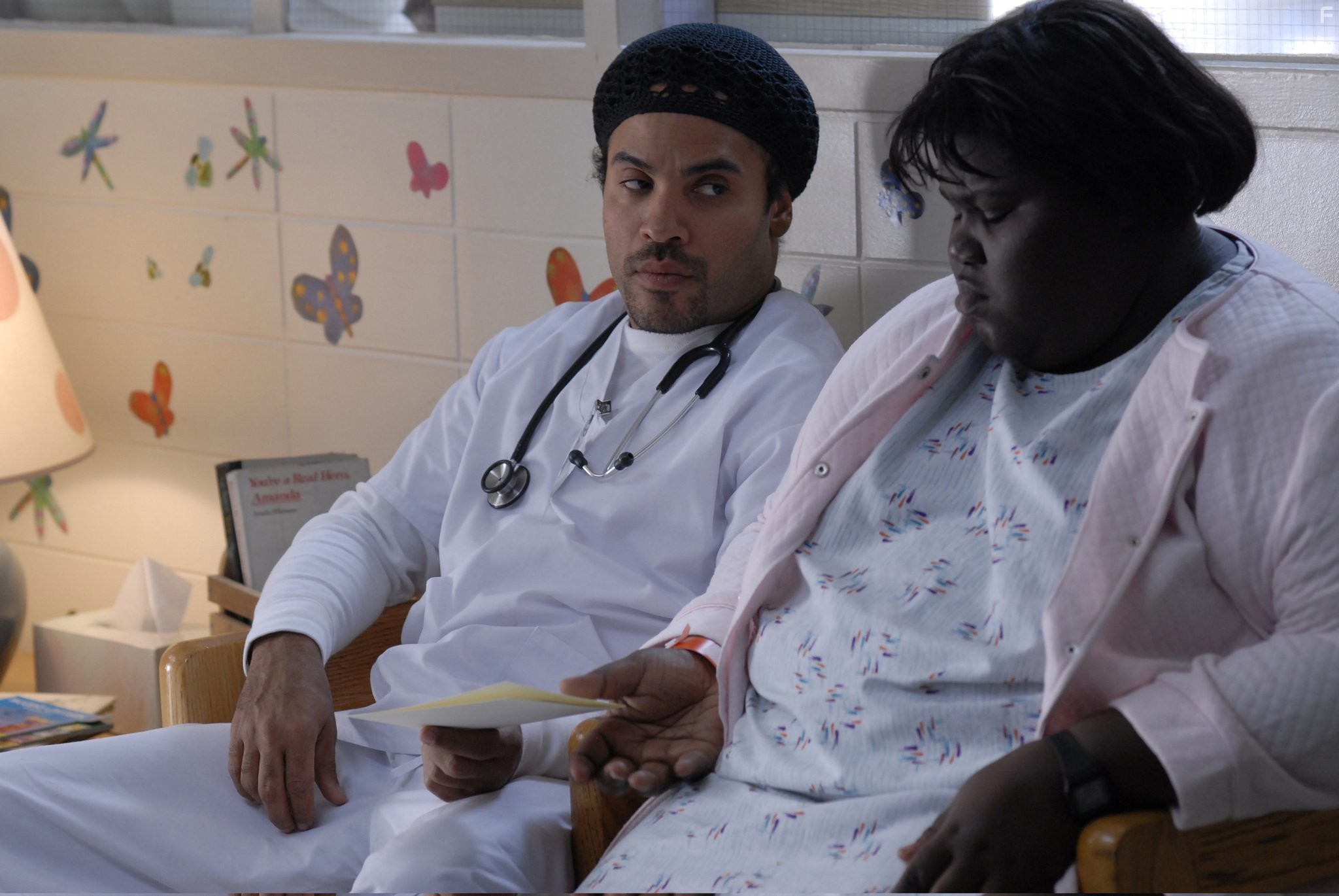 Lenny Kravitz and Gabourey Sidibe in Сокровище (2009)
