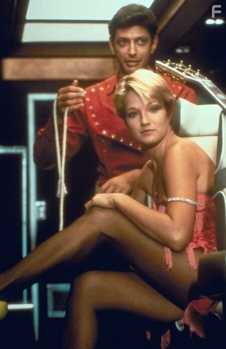 Jeff Goldblum and Ellen Barkin in Приключения Бакару Банзая в восьмом измерении (1984)