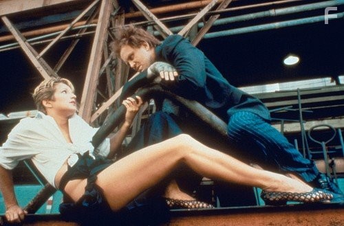 Ellen Barkin and John Lithgow in Приключения Бакару Банзая в восьмом измерении (1984)