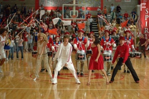 Ashley Tisdale, Vanessa Hudgens, Zac Efron, and Lucas Grabeel in Классный мюзикл (2006)