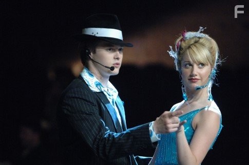 Ashley Tisdale and Lucas Grabeel in Классный мюзикл (2006)