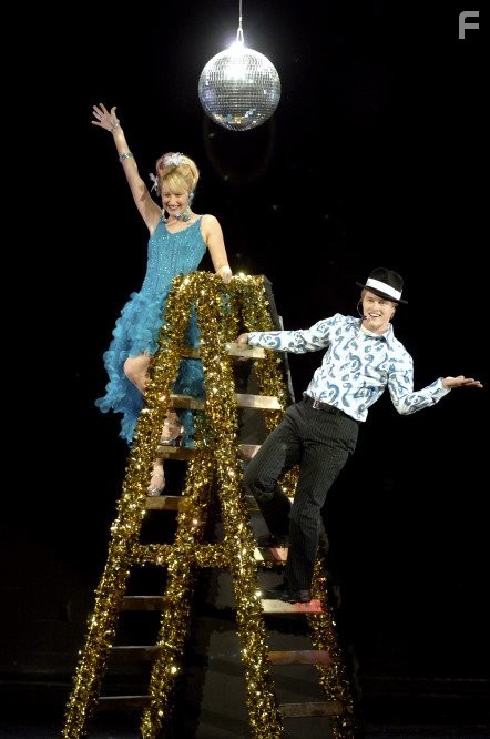 Ashley Tisdale and Lucas Grabeel in Классный мюзикл (2006)