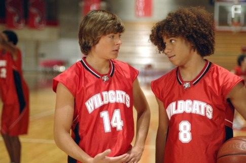 Corbin Bleu and Zac Efron in Классный мюзикл (2006)
