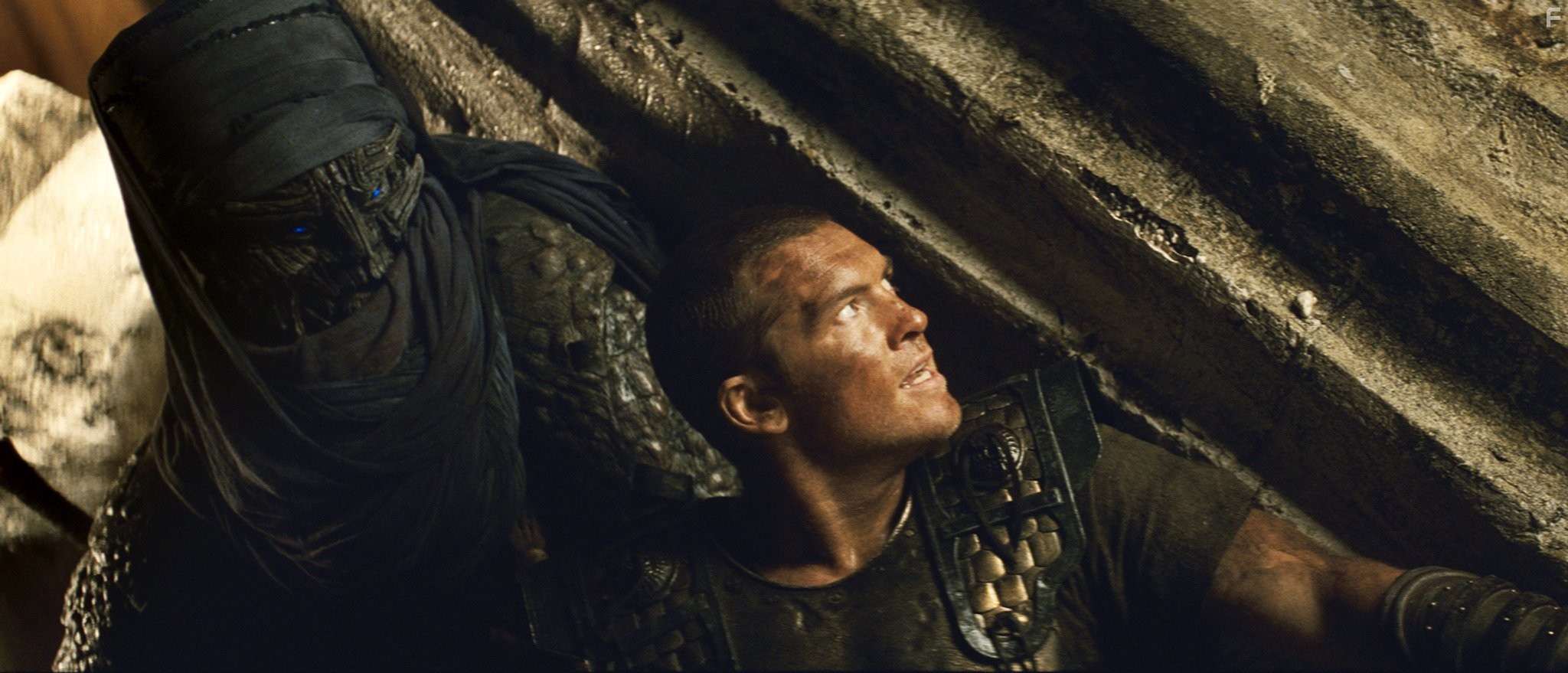 Sam Worthington and Ian Whyte in Битва титанов (2010)