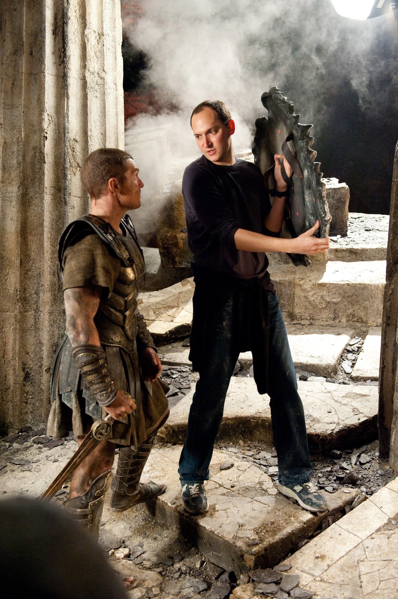 Louis Leterrier and Sam Worthington in Битва титанов (2010)