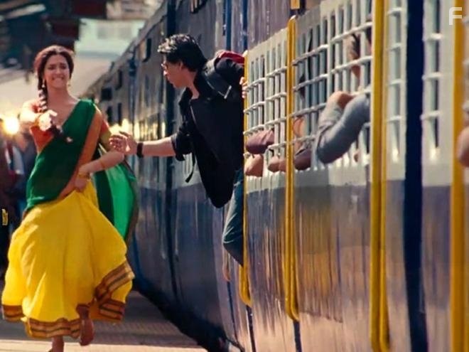Shah Rukh Khan and Deepika Padukone in Чeннайский экспресс (2013)