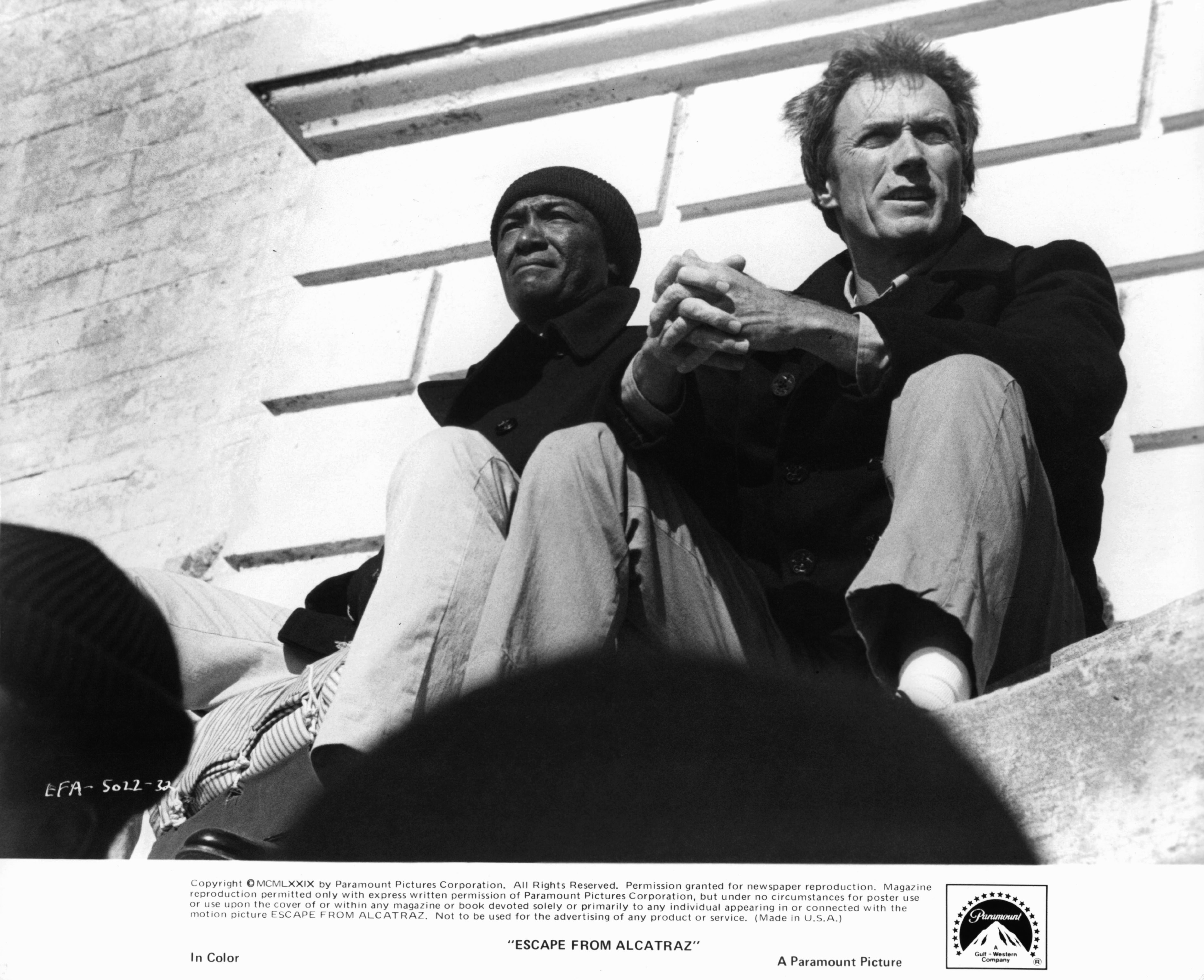 Clint Eastwood and Paul Benjamin in Побег из Алькатраса (1979)