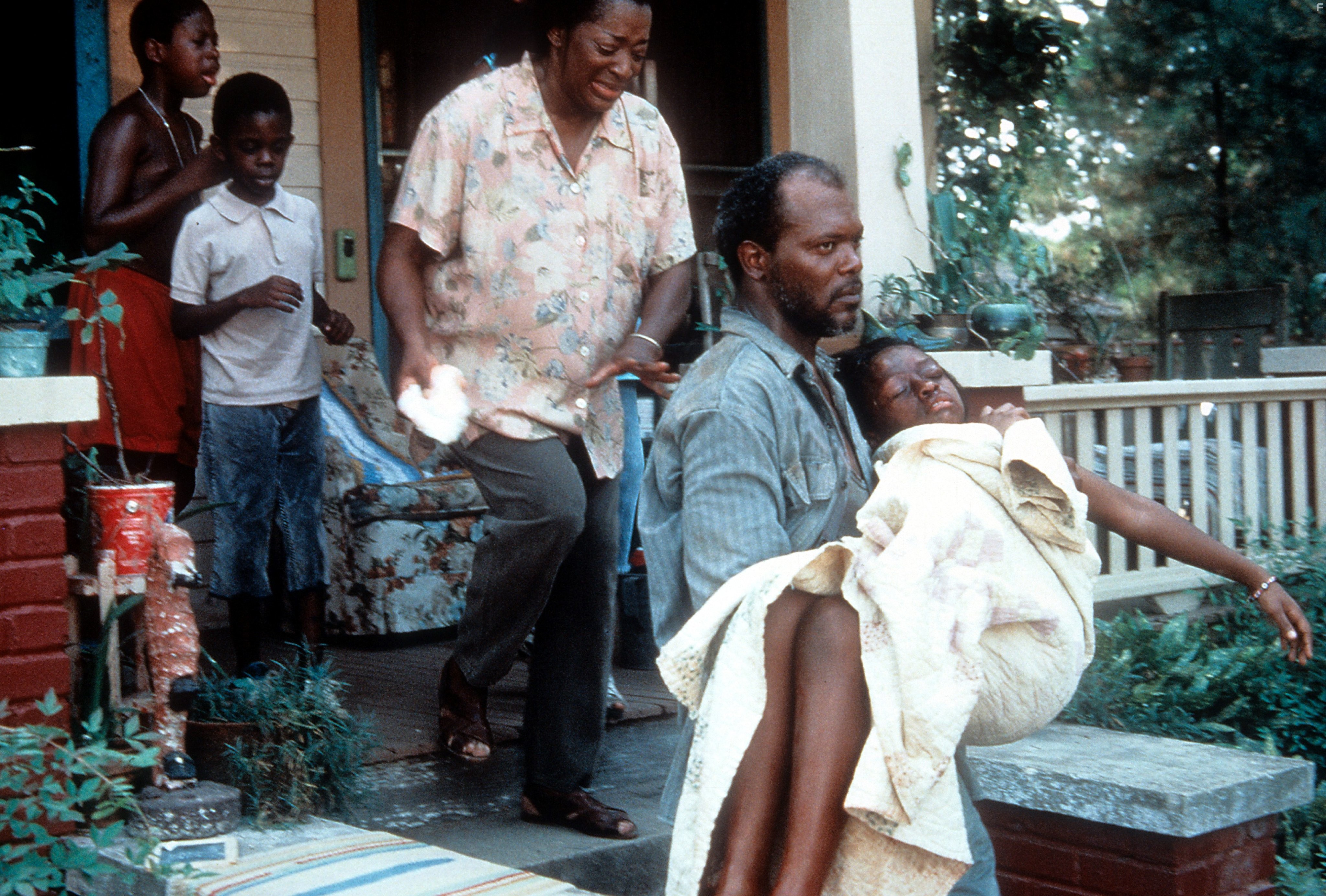 Samuel L. Jackson and Rae'Ven Larrymore Kelly in Время убивать (1996)