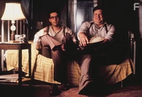 John Goodman and John Turturro in Бартон Финк (1991)