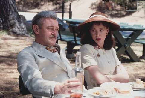 Judy Davis and John Mahoney in Бартон Финк (1991)