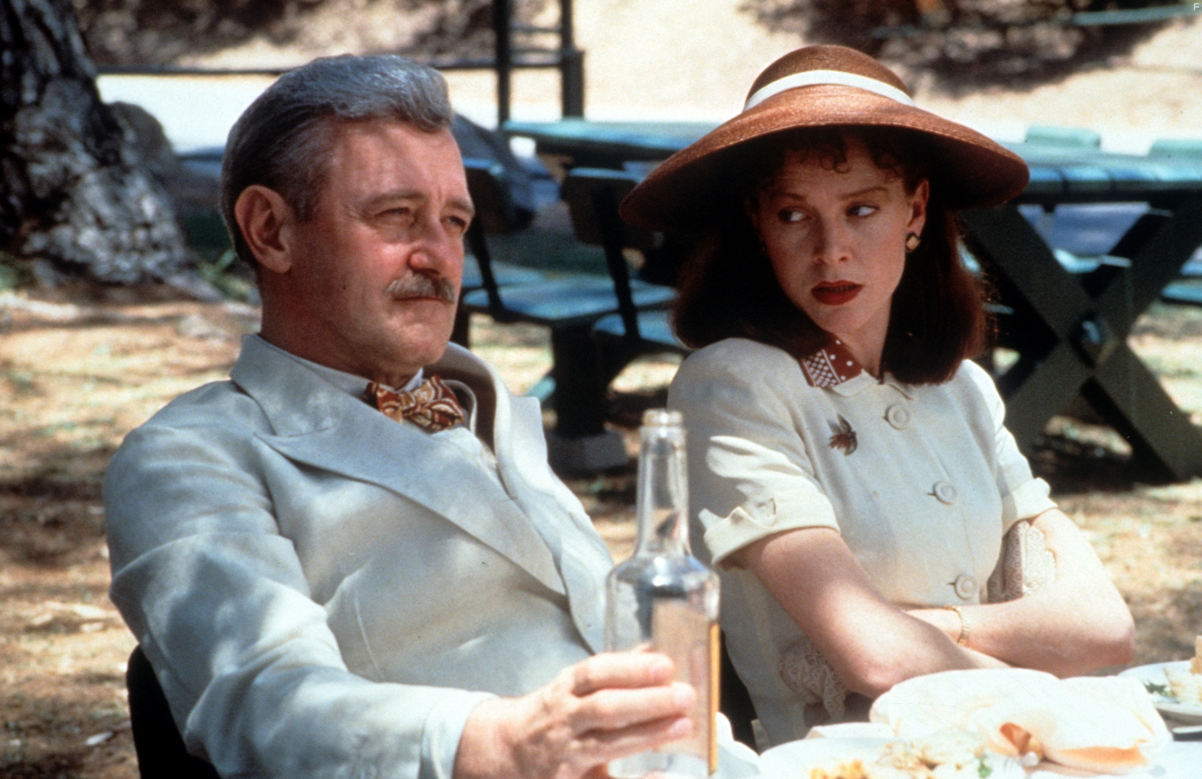 Judy Davis and John Mahoney in Бартон Финк (1991)