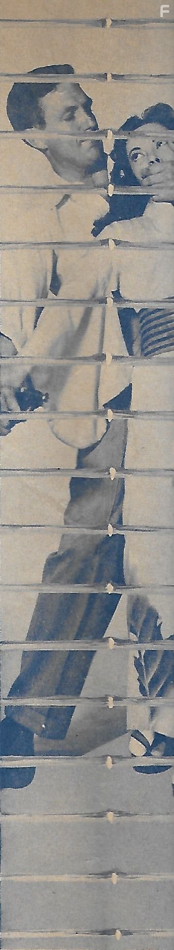 Robert Stack and Shirley Yamaguchi in Дом из бамбука (1955)