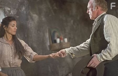 James Caan and Rachel Ticotin in Warden of Red Rock (2001)