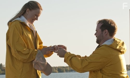 Malin Akerman and Tyler Labine in Убойный уикенд (2013)