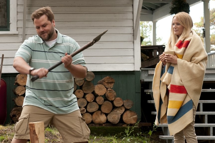 Malin Akerman and Tyler Labine in Убойный уикенд (2013)
