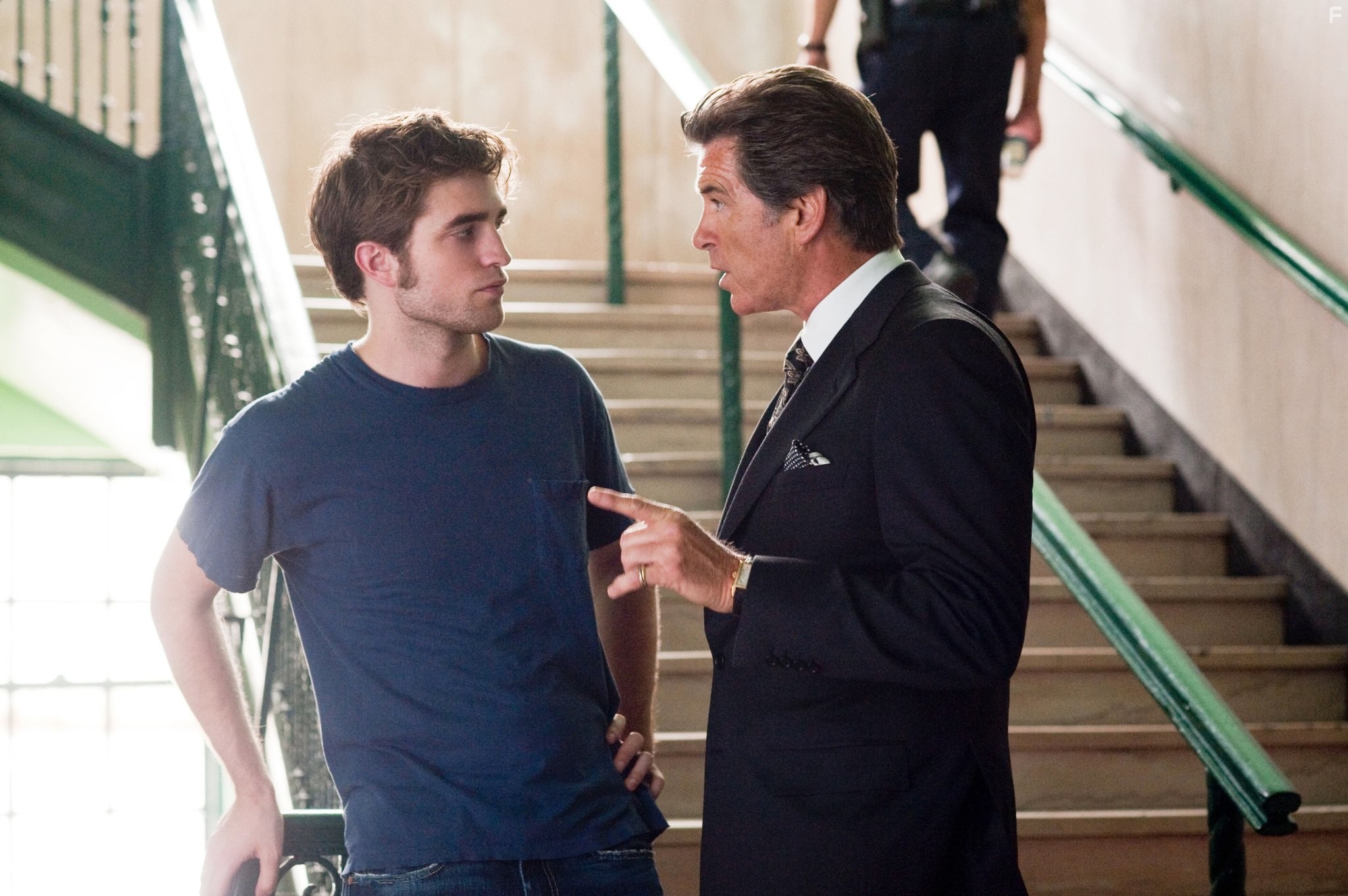 Pierce Brosnan and Robert Pattinson in Помни меня (2010)