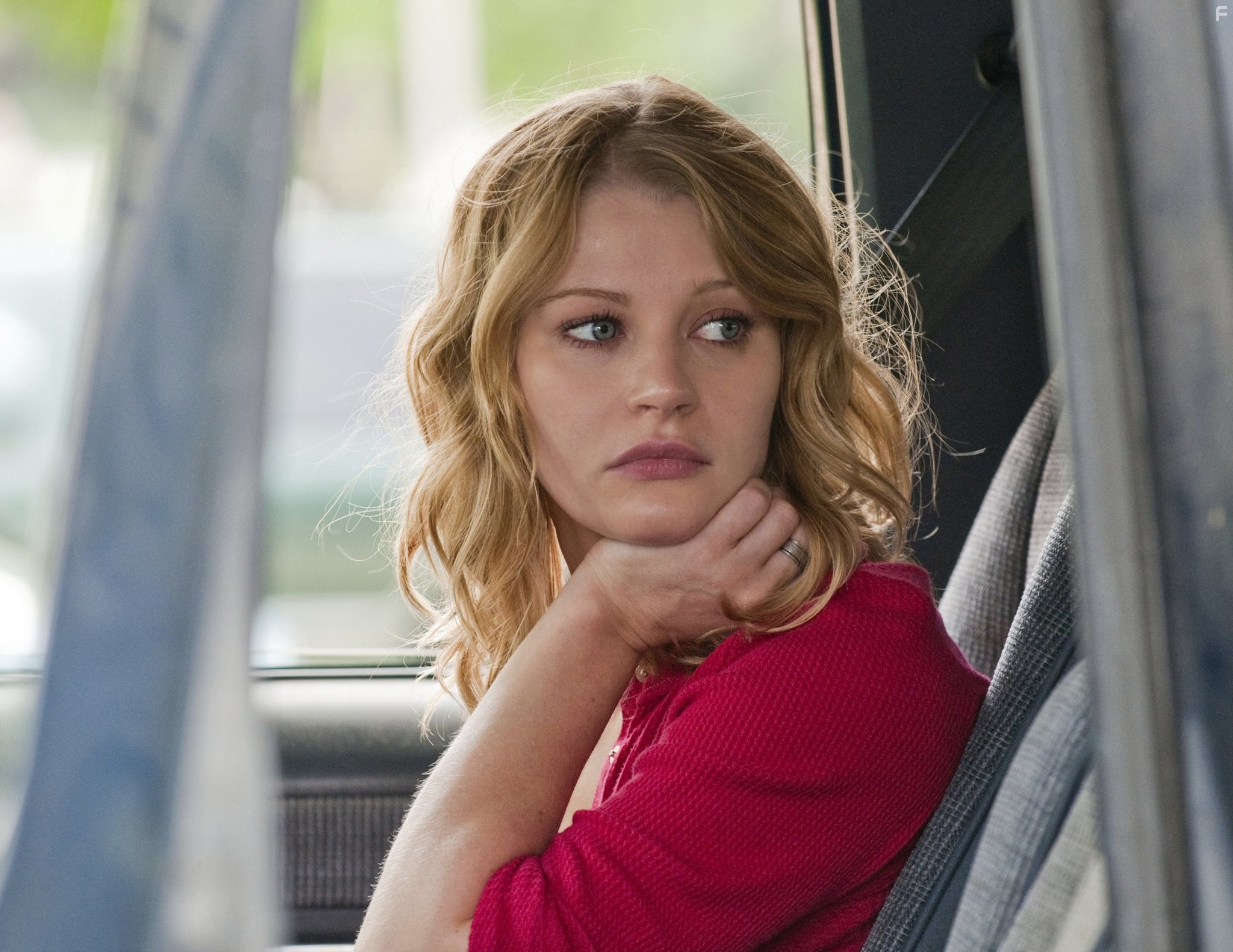 Emilie de Ravin in Помни меня (2010)