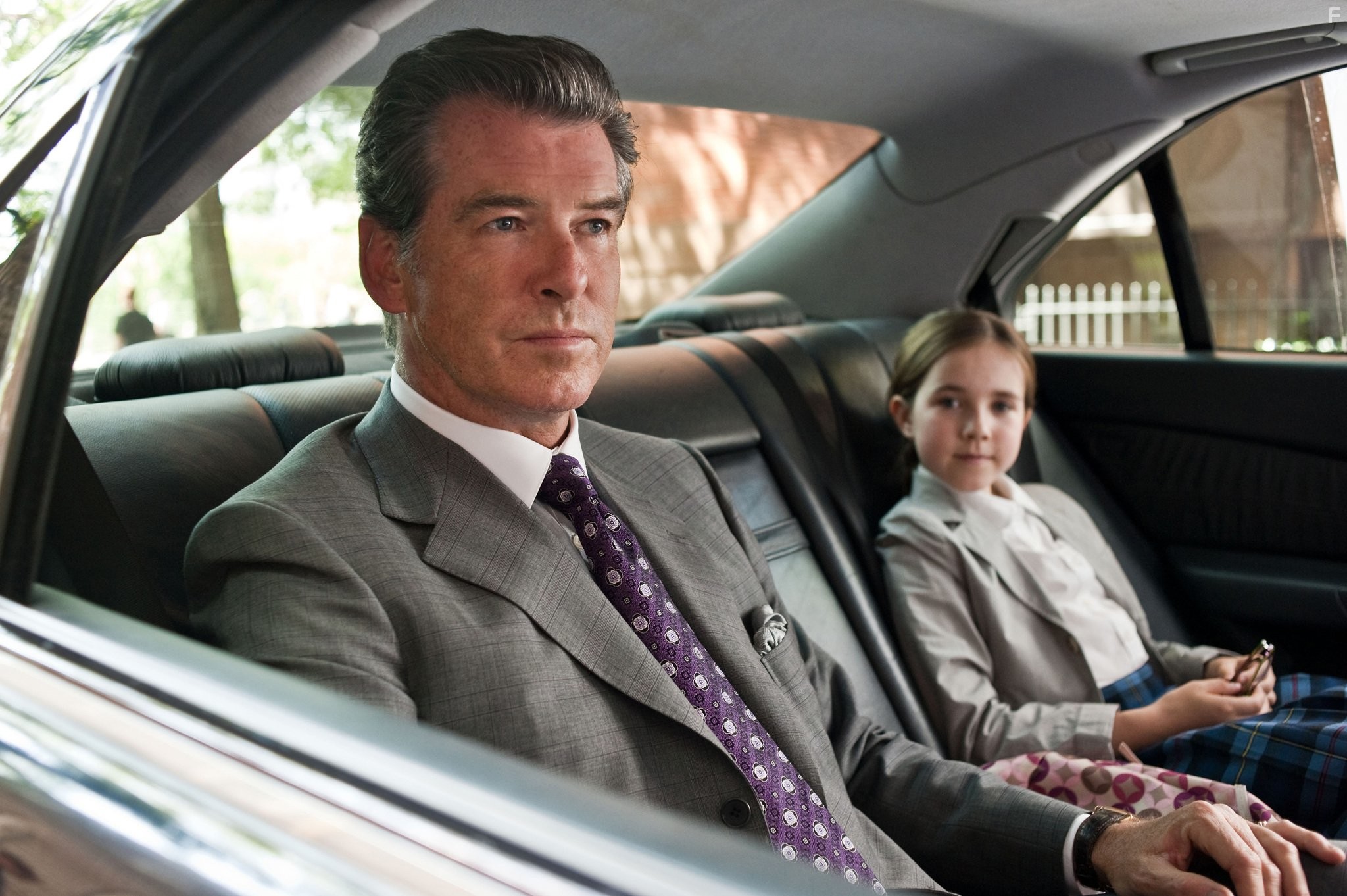 Pierce Brosnan and Ruby Jerins in Помни меня (2010)