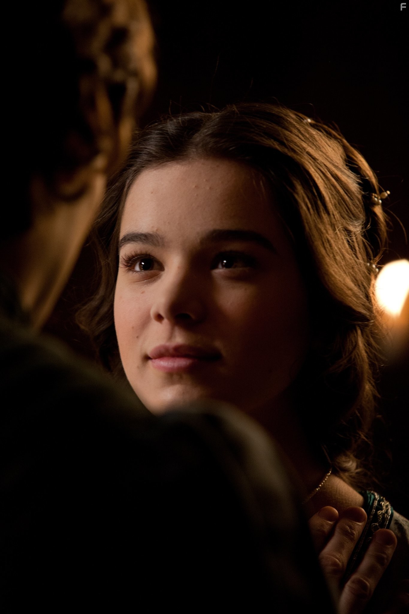 Hailee Steinfeld in Ромео & Джульетта (2013)