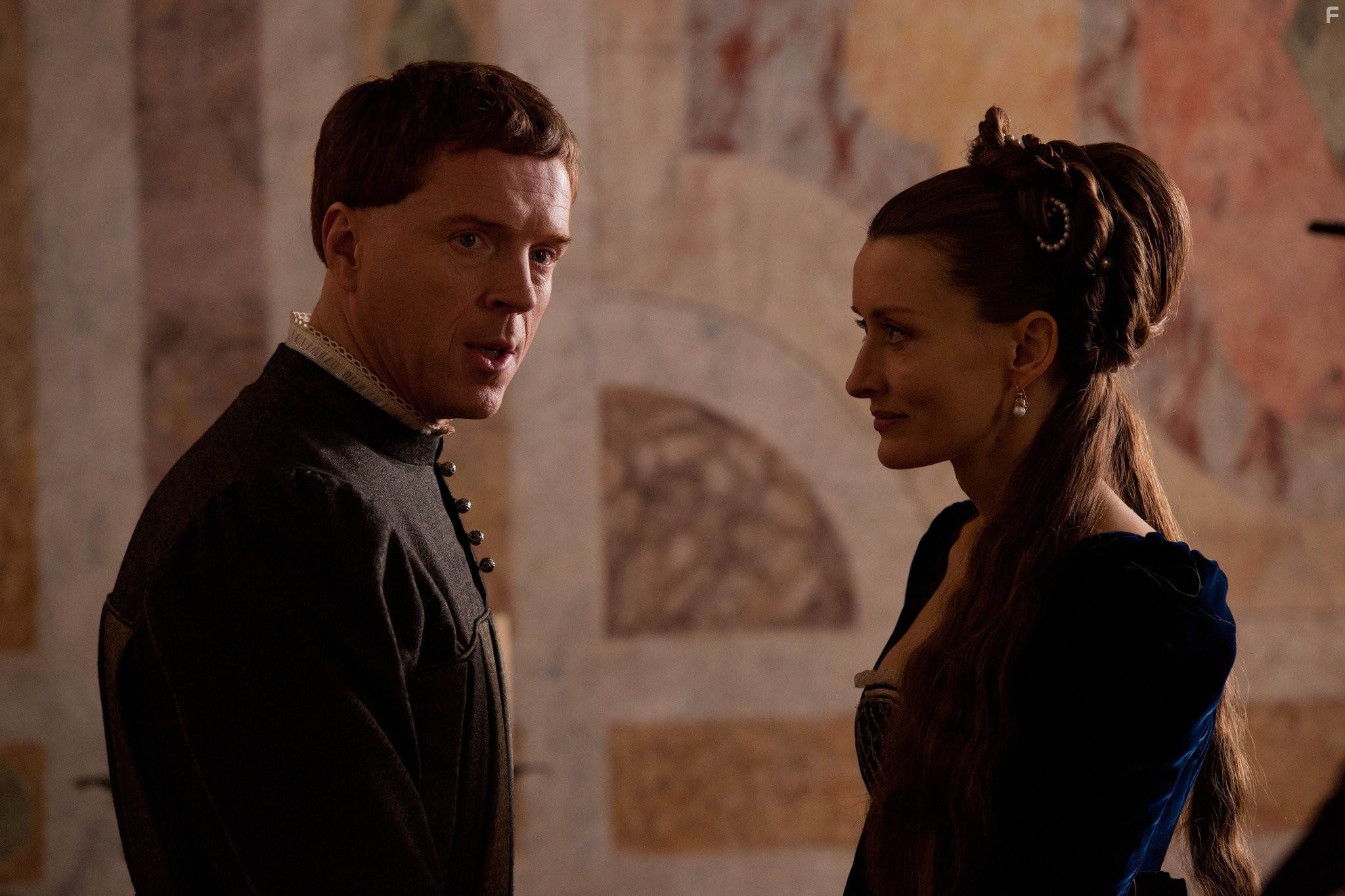 Natascha McElhone and Damian Lewis in Ромео & Джульетта (2013)