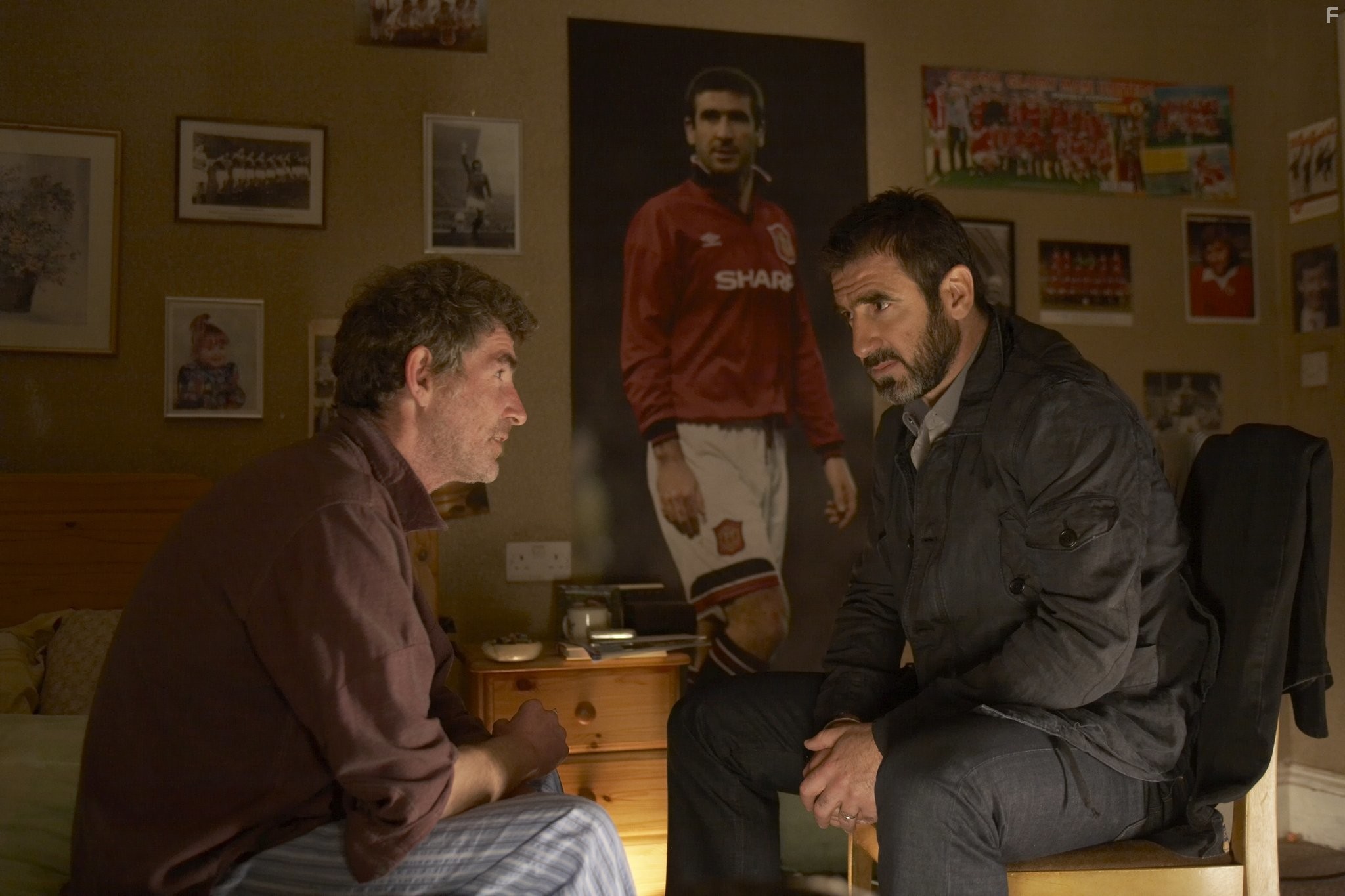 Eric Cantona and Steve Evets in В поисках Эрика (2009)