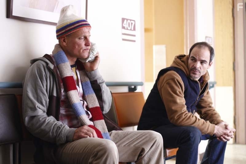 Woody Harrelson and Michael Kelly in ЗащитнеГ (2009)