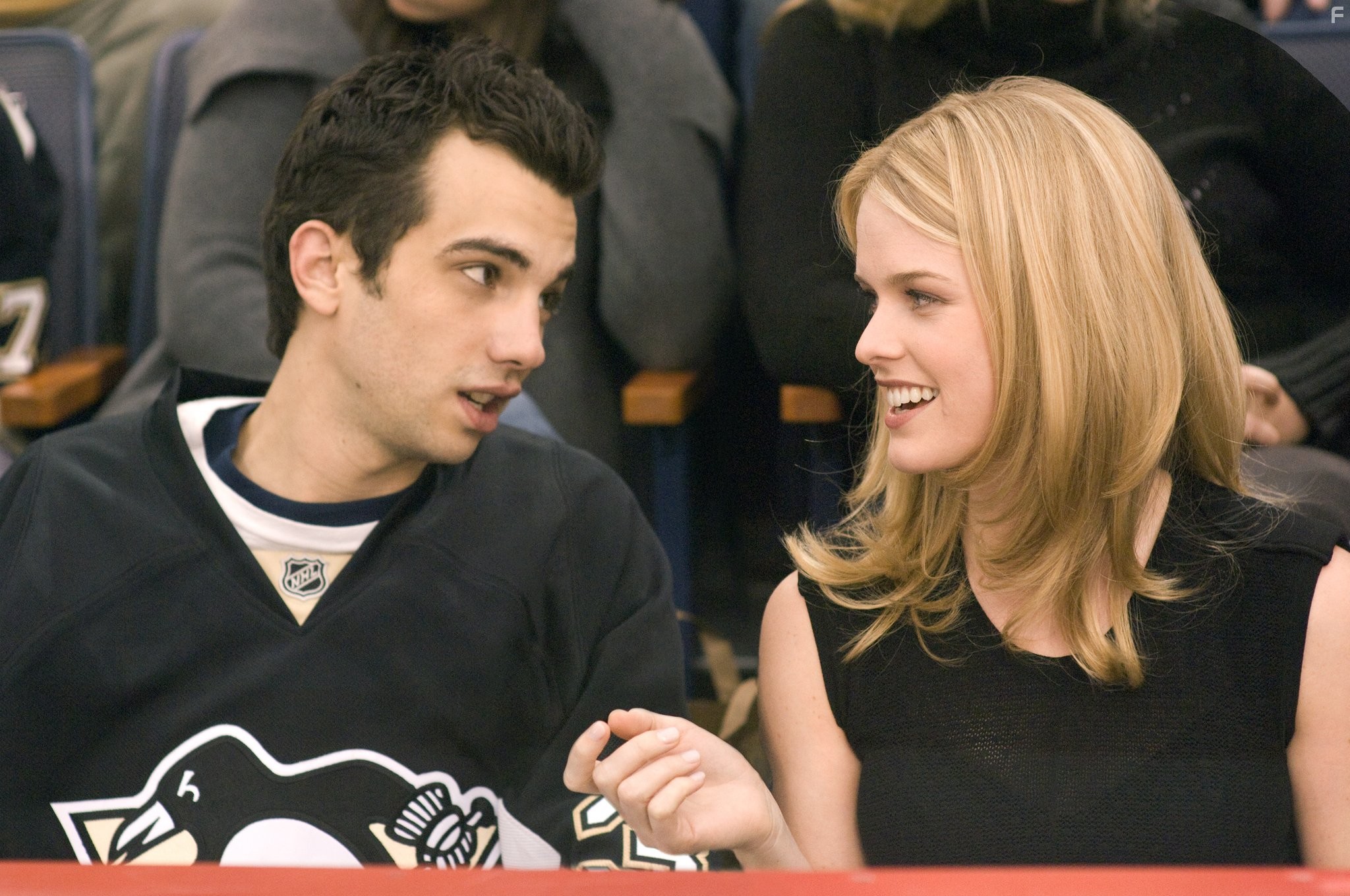 Jay Baruchel and Alice Eve in Слишком крута для тебя (2010)