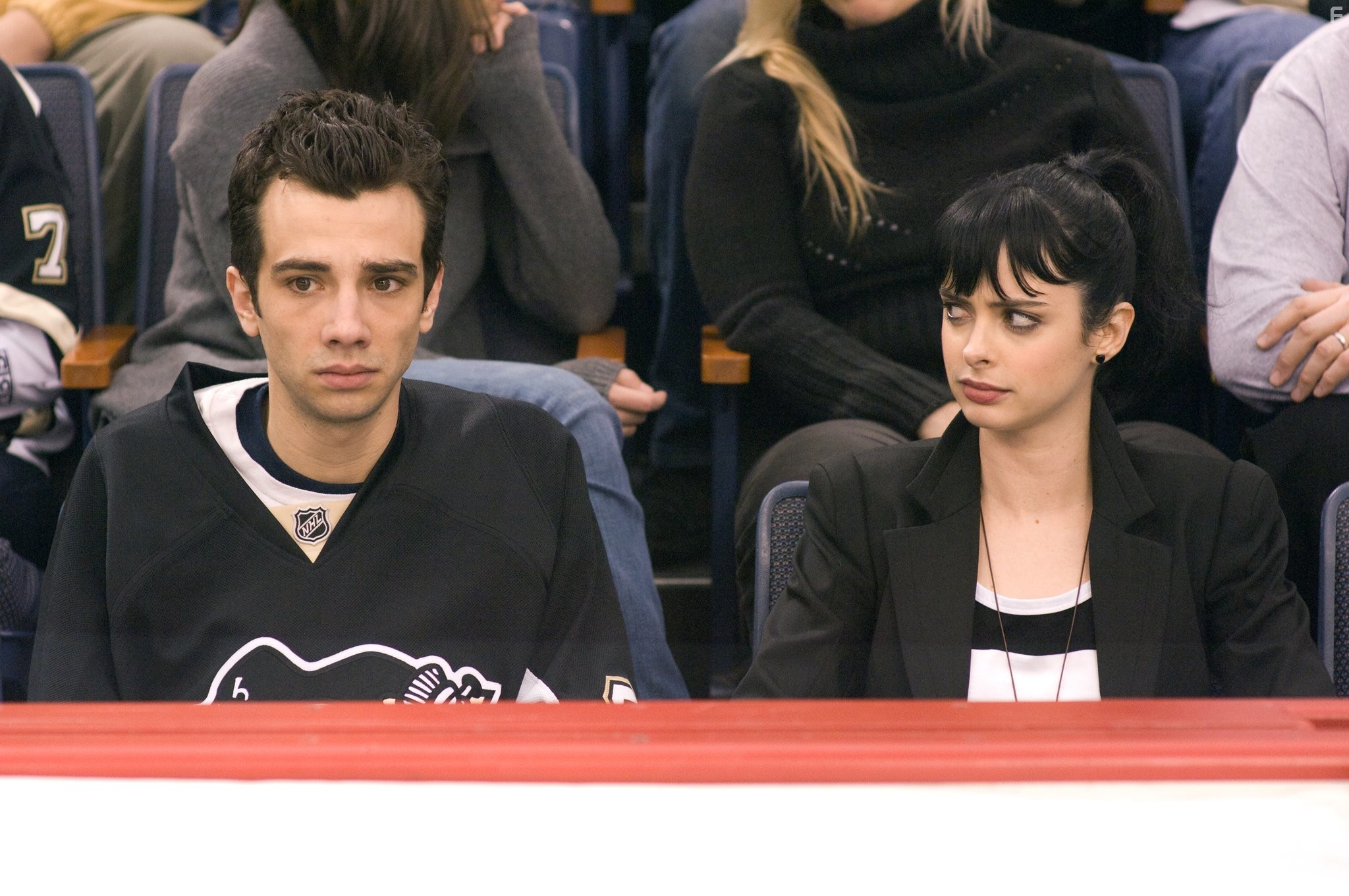 Jay Baruchel and Krysten Ritter in Слишком крута для тебя (2010)