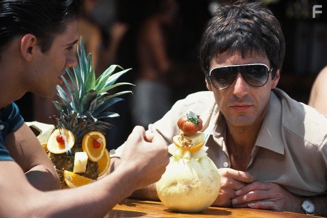 Al Pacino and Steven Bauer in Лицо со шрамом (1983)