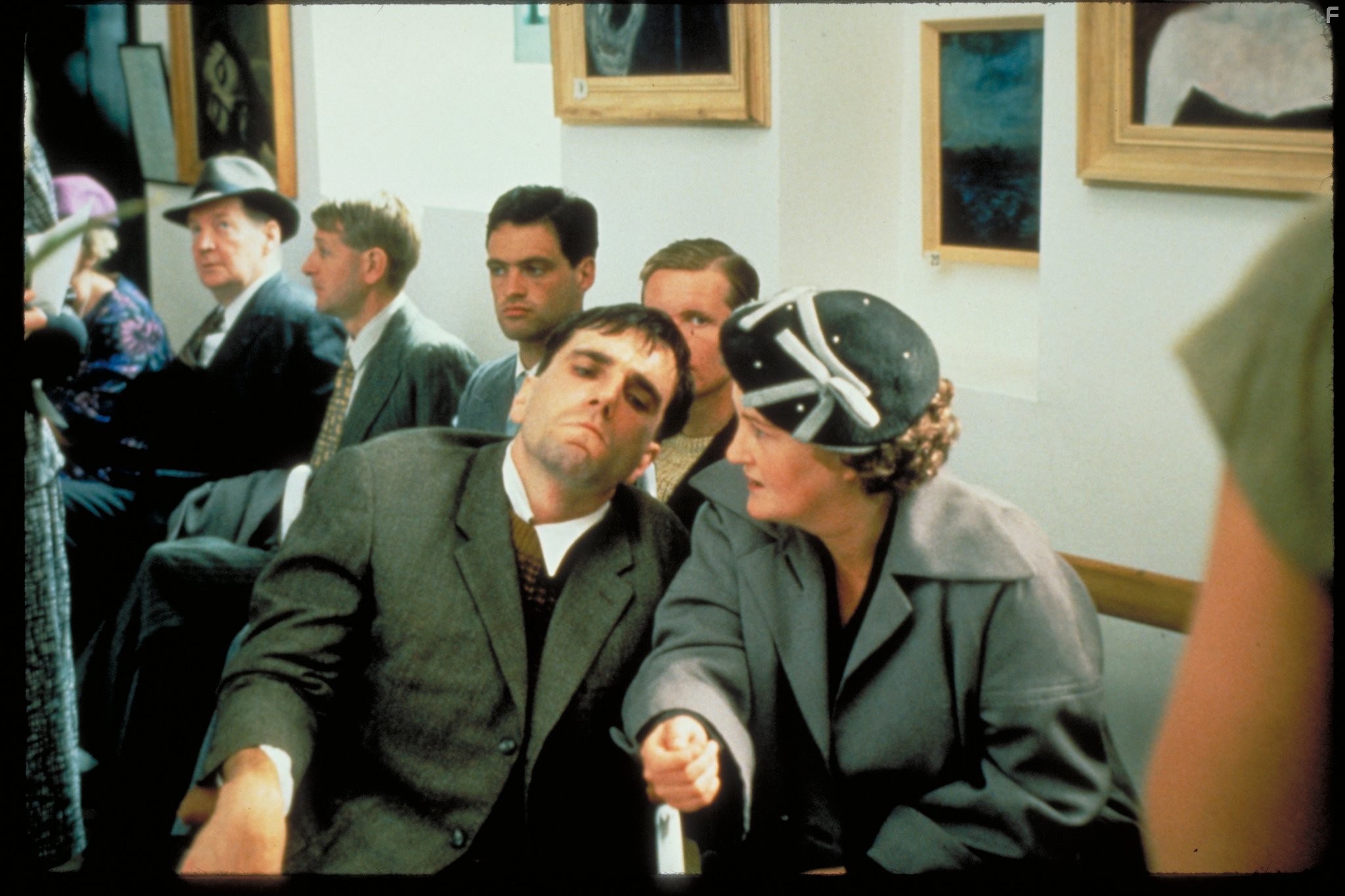 Daniel Day-Lewis and Brenda Fricker in Моя левая нога (1989)