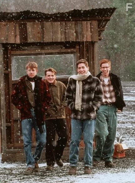 William Lee Scott, Jake Gyllenhaal, Chad Lindberg, and Chris Owen in Октябрьское небо (1999)