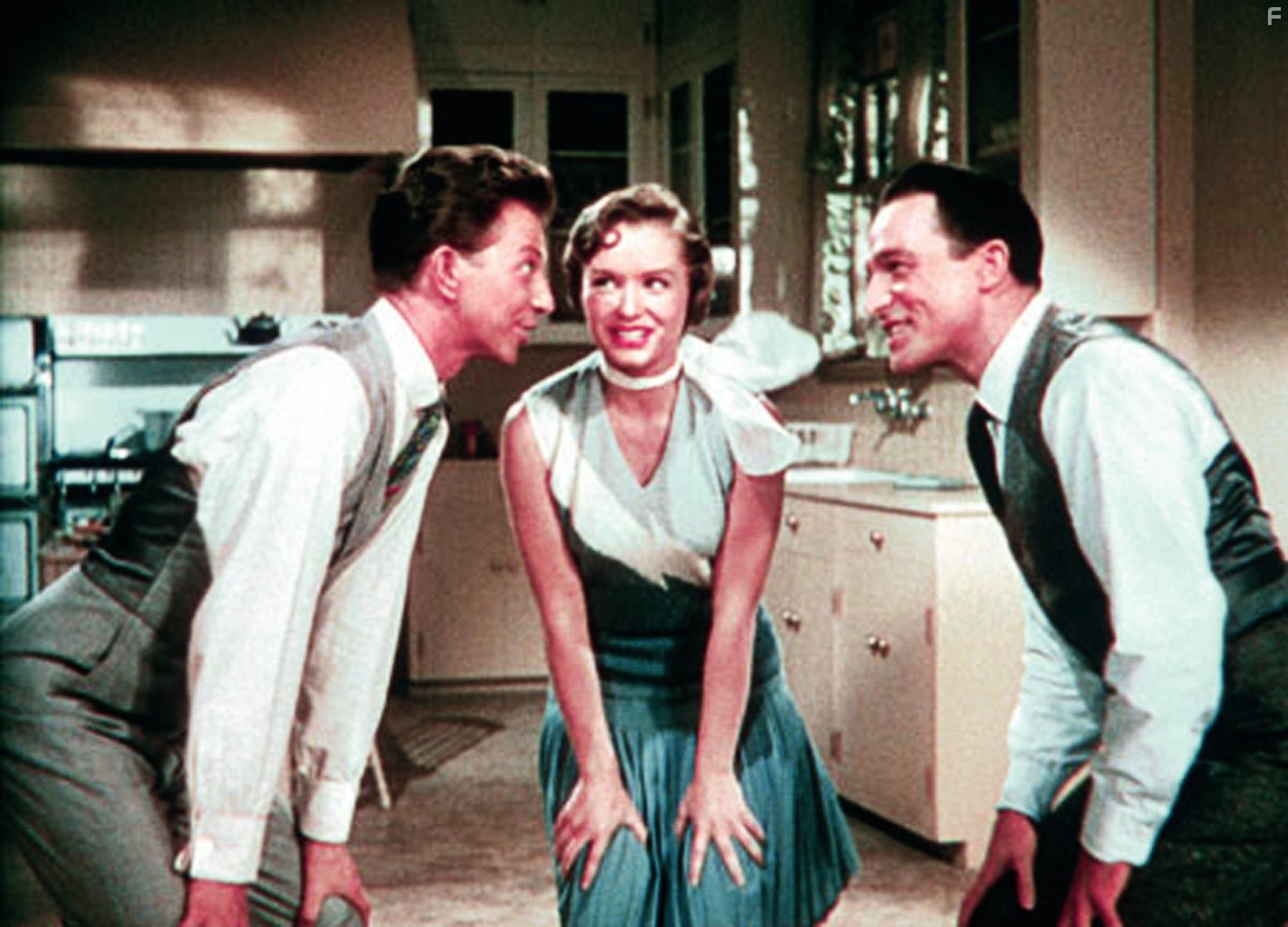 Gene Kelly, Debbie Reynolds, and Donald O'Connor in Поющие под дождём (1952)