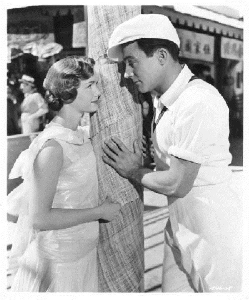 Gene Kelly and Debbie Reynolds in Поющие под дождём (1952)