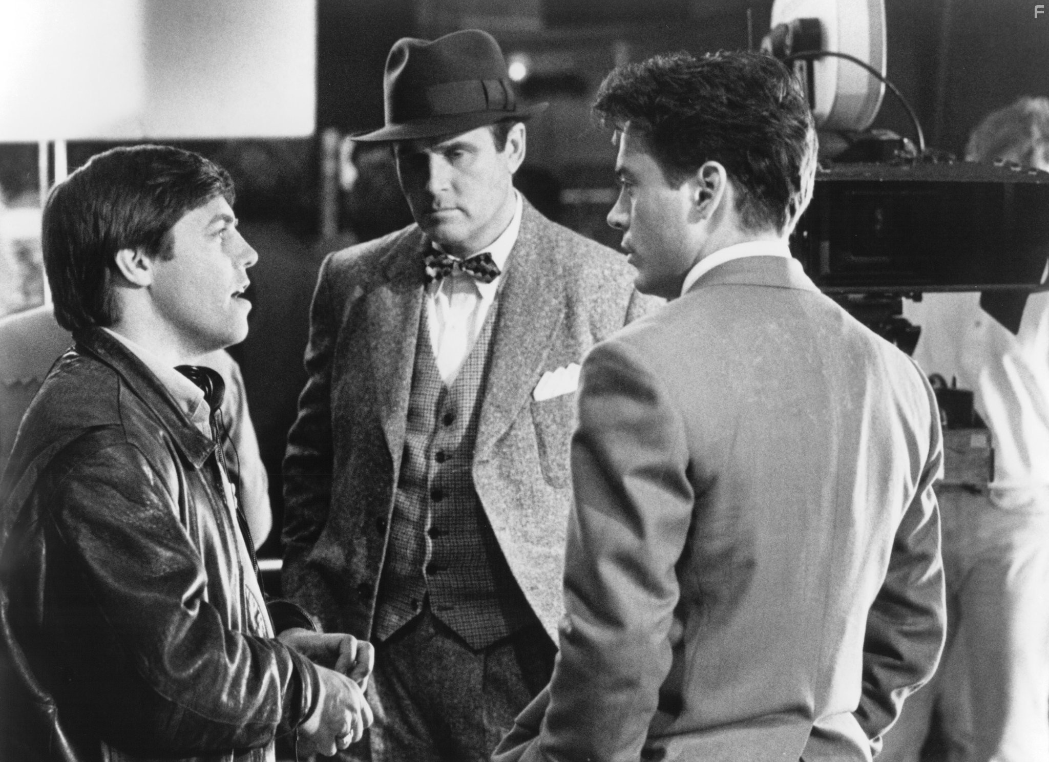 Robert Downey Jr., Charles Grodin, and Ron Underwood in Сердце и души (1993)