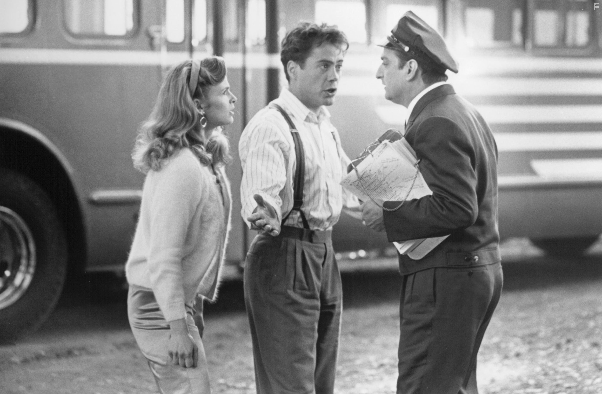 Robert Downey Jr., David Paymer, and Kyra Sedgwick in Сердце и души (1993)