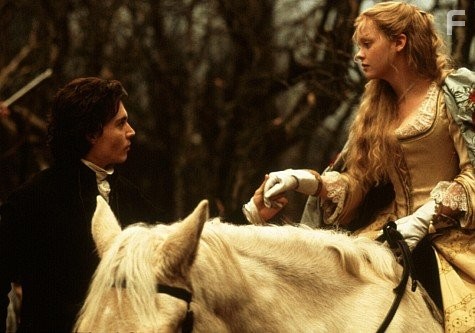 Johnny Depp and Christina Ricci in Сонная лощина (1999)
