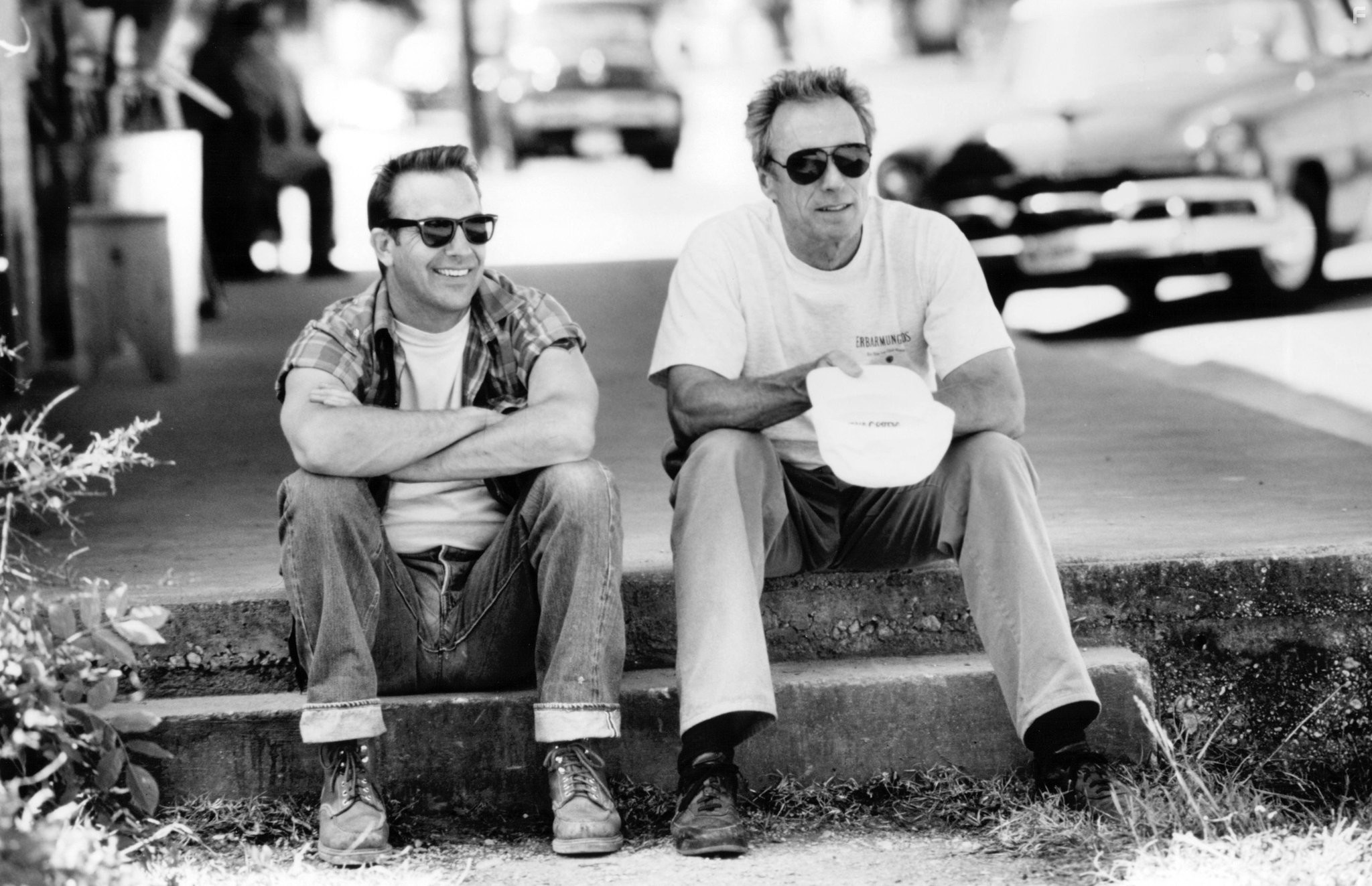 Kevin Costner and Clint Eastwood in Совершенный мир (1993)