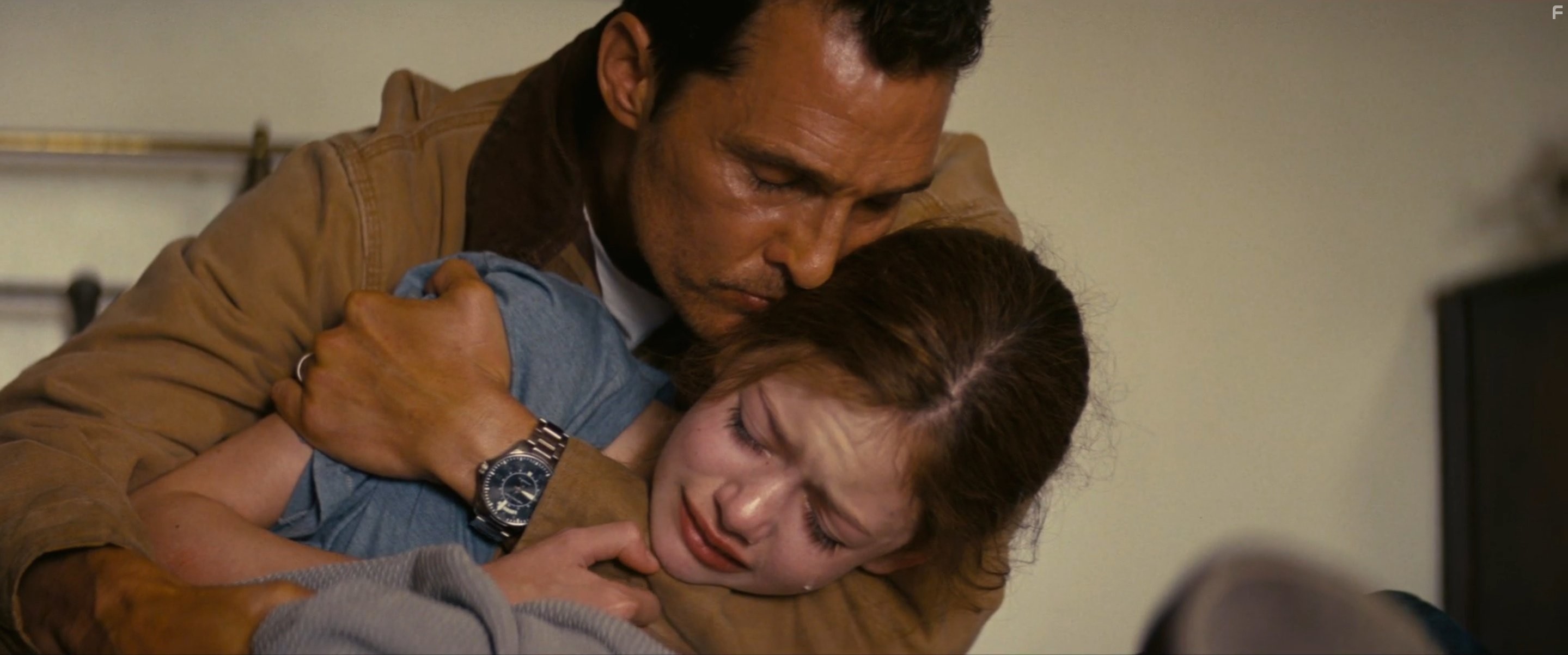Matthew McConaughey and Mackenzie Foy in Интерстеллар (2014)