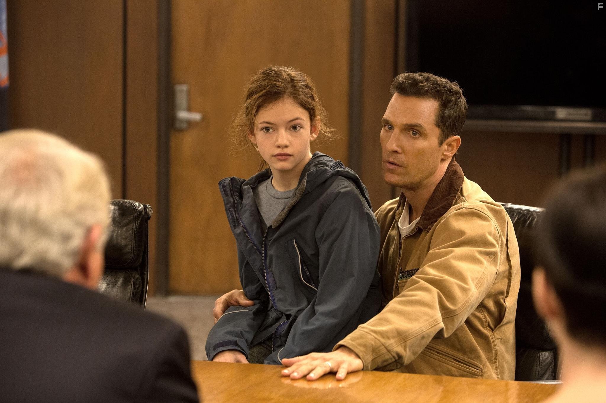 Matthew McConaughey and Mackenzie Foy in Интерстеллар (2014)