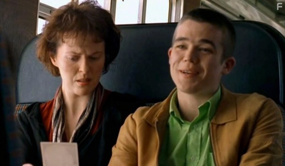 R?aidhr? Conroy and Aisling O'Sullivan in Шестизарядный (2004)