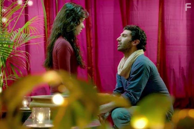Aditya Roy Kapoor and Shraddha Kapoor in Жизнь во имя любви 2 (2013)