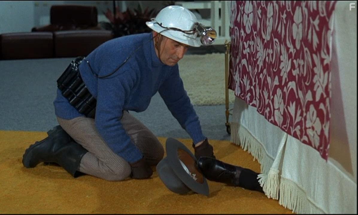 Louis de Fun?s in Джо (1971)