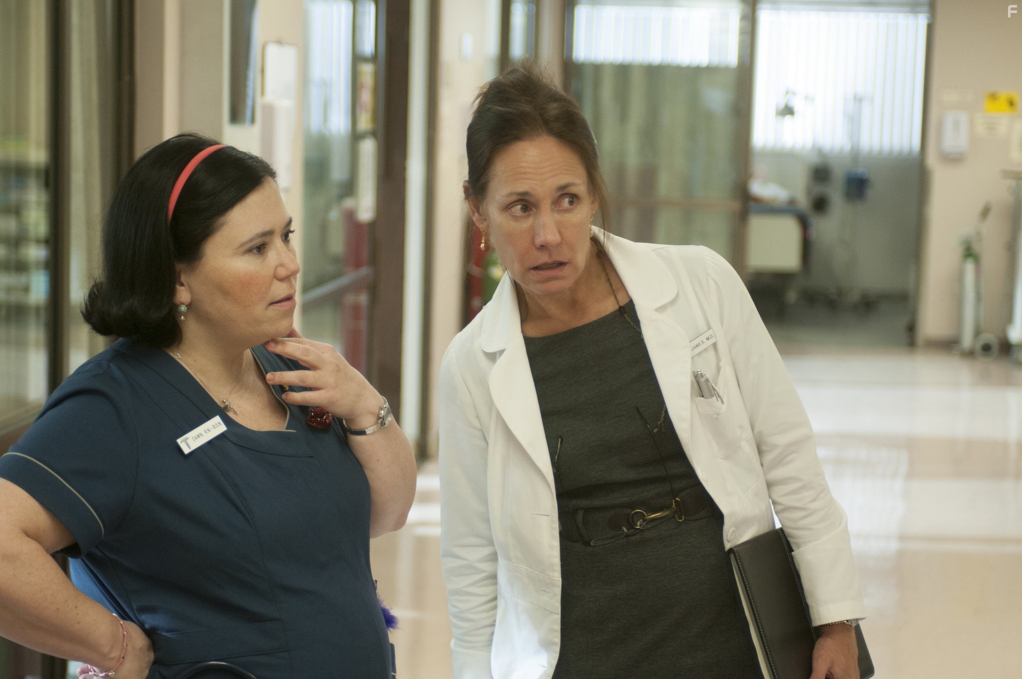 Alex Borstein and Laurie Metcalf in Старость - не радость (2013)