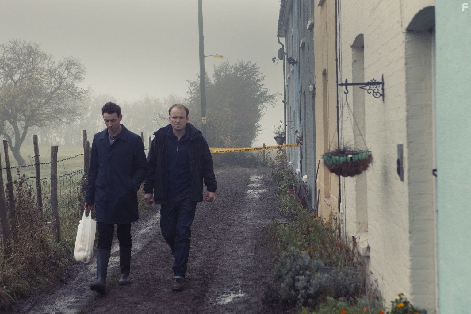 Rory Kinnear and Al Weaver in Саутклифф (2013)