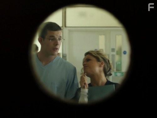 Sinead Keenan and Russell Tovey in Быть человеком (2008)